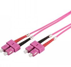 Digitus FO Patch Cord, duplex-fiiberoptiline kaabel SC/SC-liidesega, 1 m Kaks roosat SC/SC-liidesega duplex-fiiberoptilist kaablit valgel taustal.