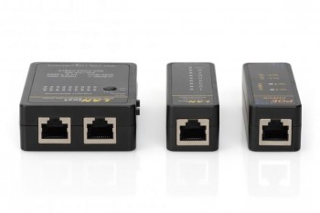 Digitus kaablitestija, RJ45- ja BNC-pordid, võrgukasutuseks Kolm musta kaablitestimise seadet laual, näha on RJ45-pordid ja märgutuled.