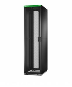 Must, kõrge 48U rack-kapp klaasukse, külgpaneelide ja ratastega. Vaade eest külje pealt.