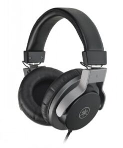 Yamaha HPHMT7 monitorkõrvaklapid mustas ja hõbedases värvitoonis Yamaha HPHMT7 kõrvaklapid, must ja hõbedane värv, over-ear-mudel, paksud polsterdatud kõrvapadjad.