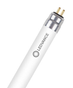 Pikk, valge LED-luminofoorlamp hõbedase kinnitusega ja Ledvance-logo keskel.