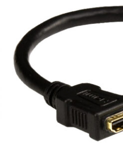 Valge kaldu andmekarp, millel on kaks ühendusava ja eemaldatav HDMI-kaabel mustade pistikutega.