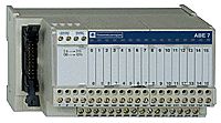Helehall Modicon Telefast 16 sisendiüksus, mille esiküljel on ühendused ja numbrimärgistused.