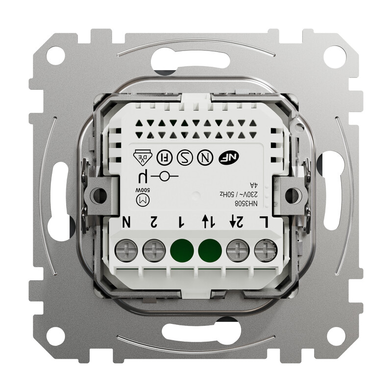 Schneider Electric Exxact releseade 10 A, valge moodul Schneider Electric releseade Exxact 10 A, valge moodul metallist paigaldusplaadiga, lähivaade eest.