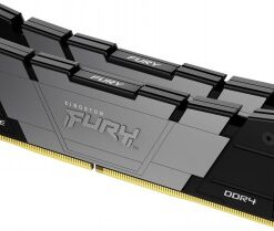 Kaksi mustaa Kingston Fury DDR4-muistikampaa, joissa hopeanharmaat yksityiskohdat ja kullatut liittimet, kulmikas muotoilu.