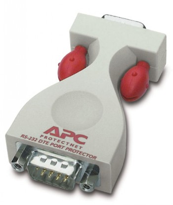 Heleroheline APC Protectnet RS-232 DB9 DTE adapter, millel on punased katted mõlemal küljel.